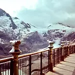 Leitner Haeusl * היליגנבלוט